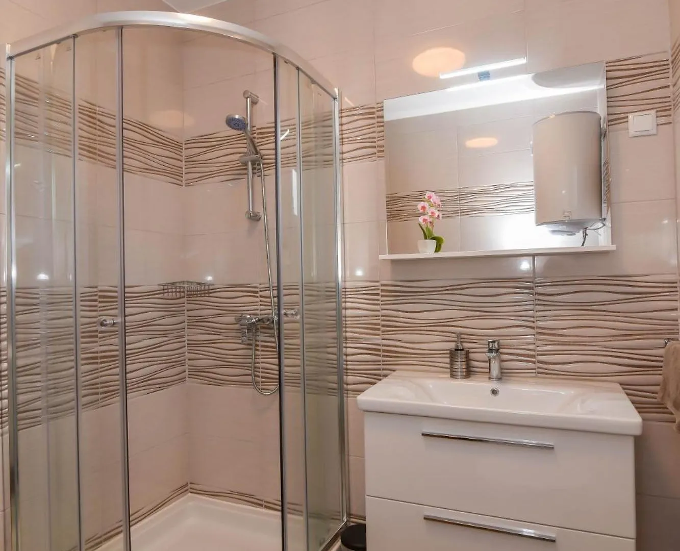 Apartment Borna Sukošan 0*,